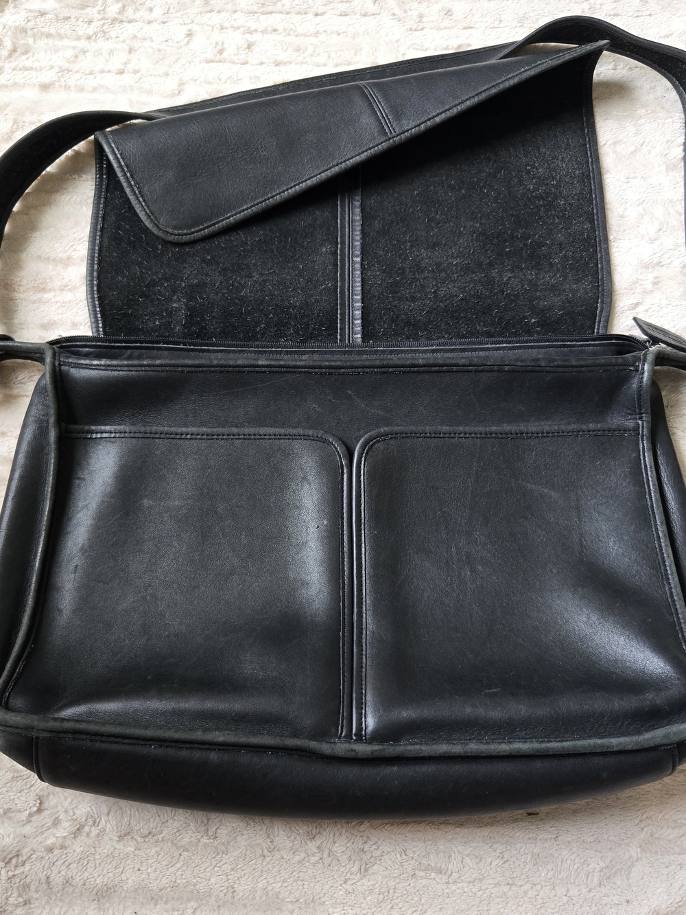 Vintage Coach Black Leather Men's Messenger Bag - Picture 5 of 9